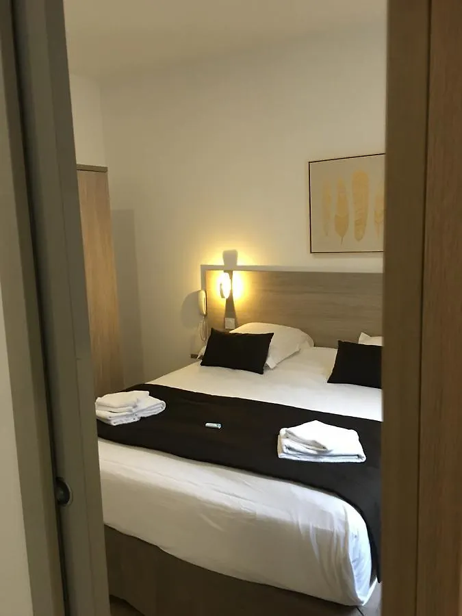 ***  Hotel Le Biarritz - Vichy Francia